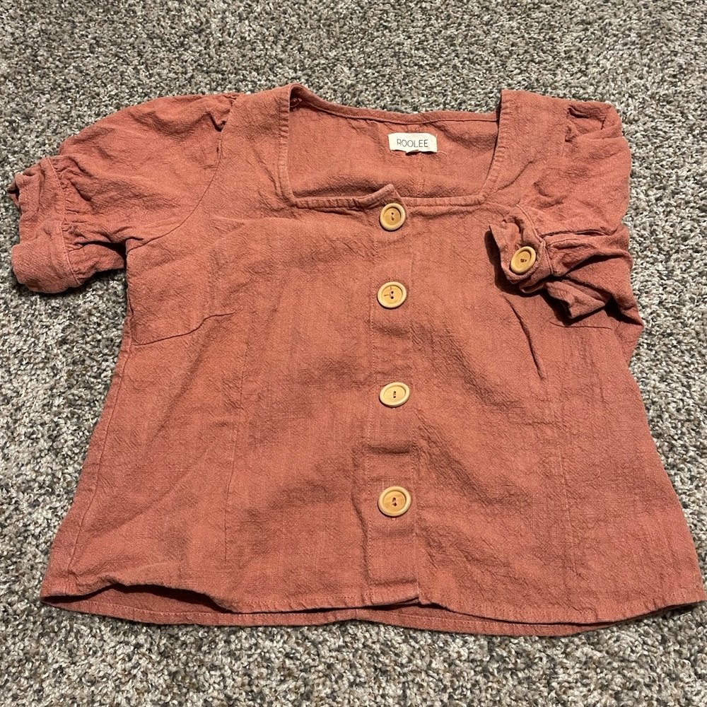 Roolee cute top! Size small!